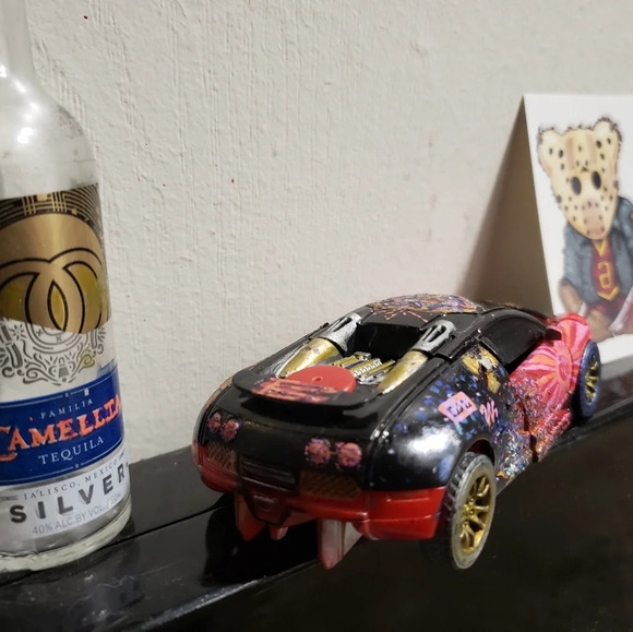 Transformer Bugatti collectible - Picture 4 of 9